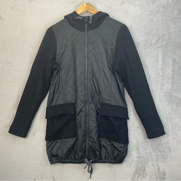 ICEBREAKER Merinoloft Departure Quilted Jacket. Black insulated wool. Size Med. - Picture 2 of 8